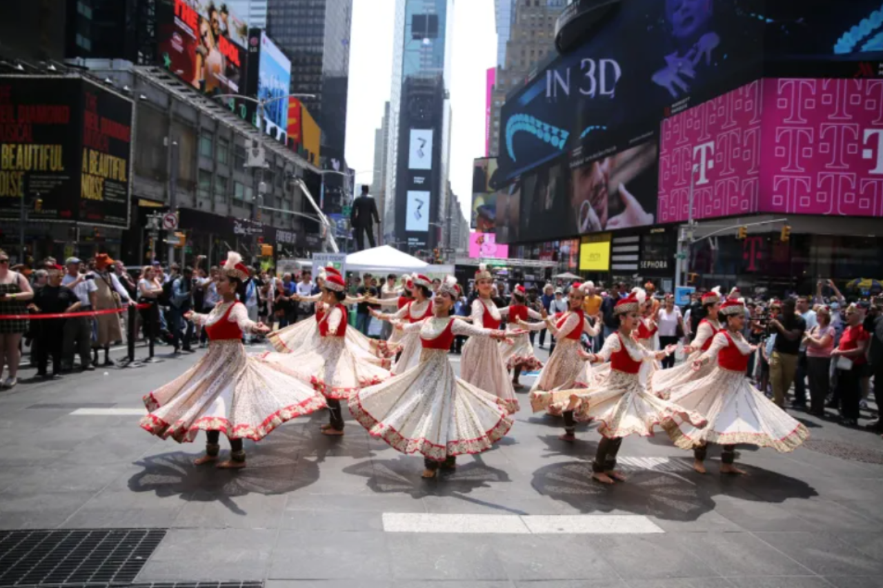 After Oscars Mughal-E-Azam cast performs at Times Square; the musical enthralls New Yorkers